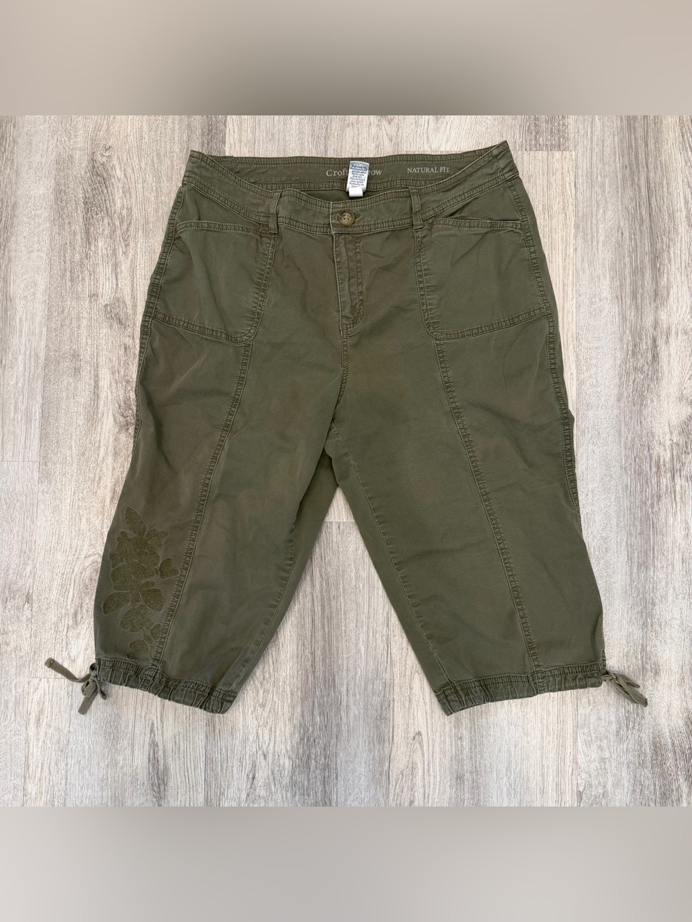 Croft & Barrow Olive Embroidered‎ Natural Fit Capri Pants Size 14